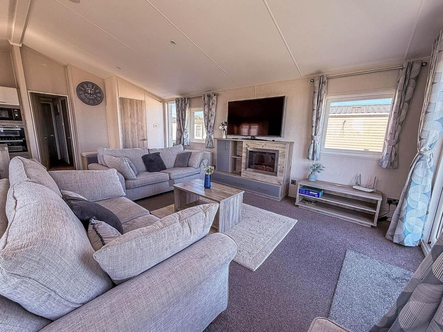 Stunning 6 Berth Lodge With Full Sea Views In Suffolk Ref 68007Cr Lowestoft Exterior foto
